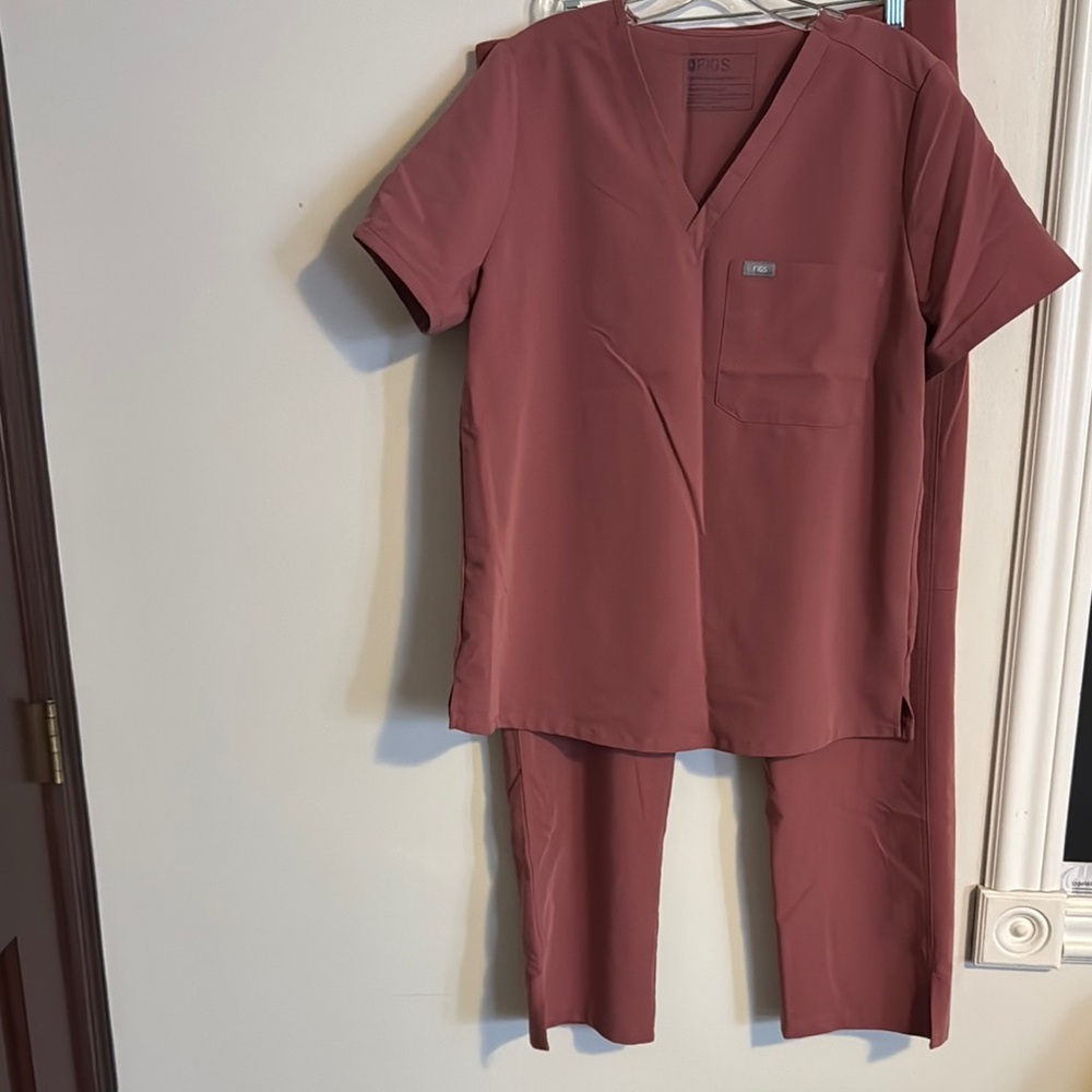 Figs large Dusty Rose Scrub Set